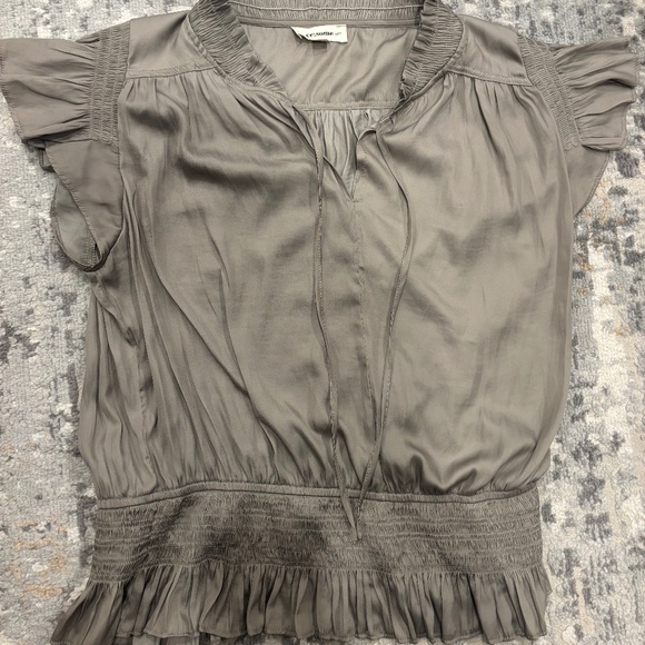 ee:some Smocked Ruffle Blouse- Size Large - Picture 1 of 2